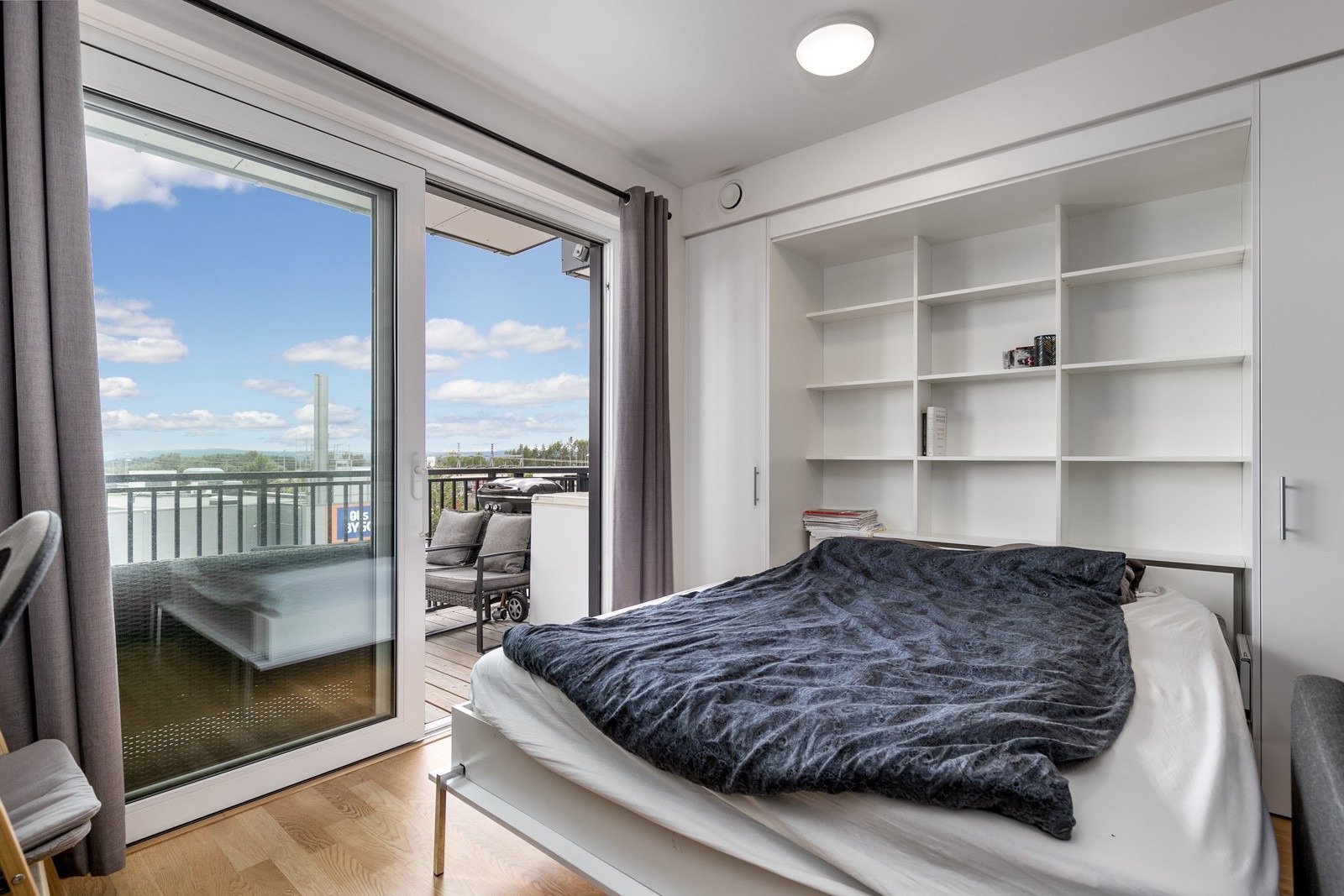 Detaljbilde stue/soveløsning.